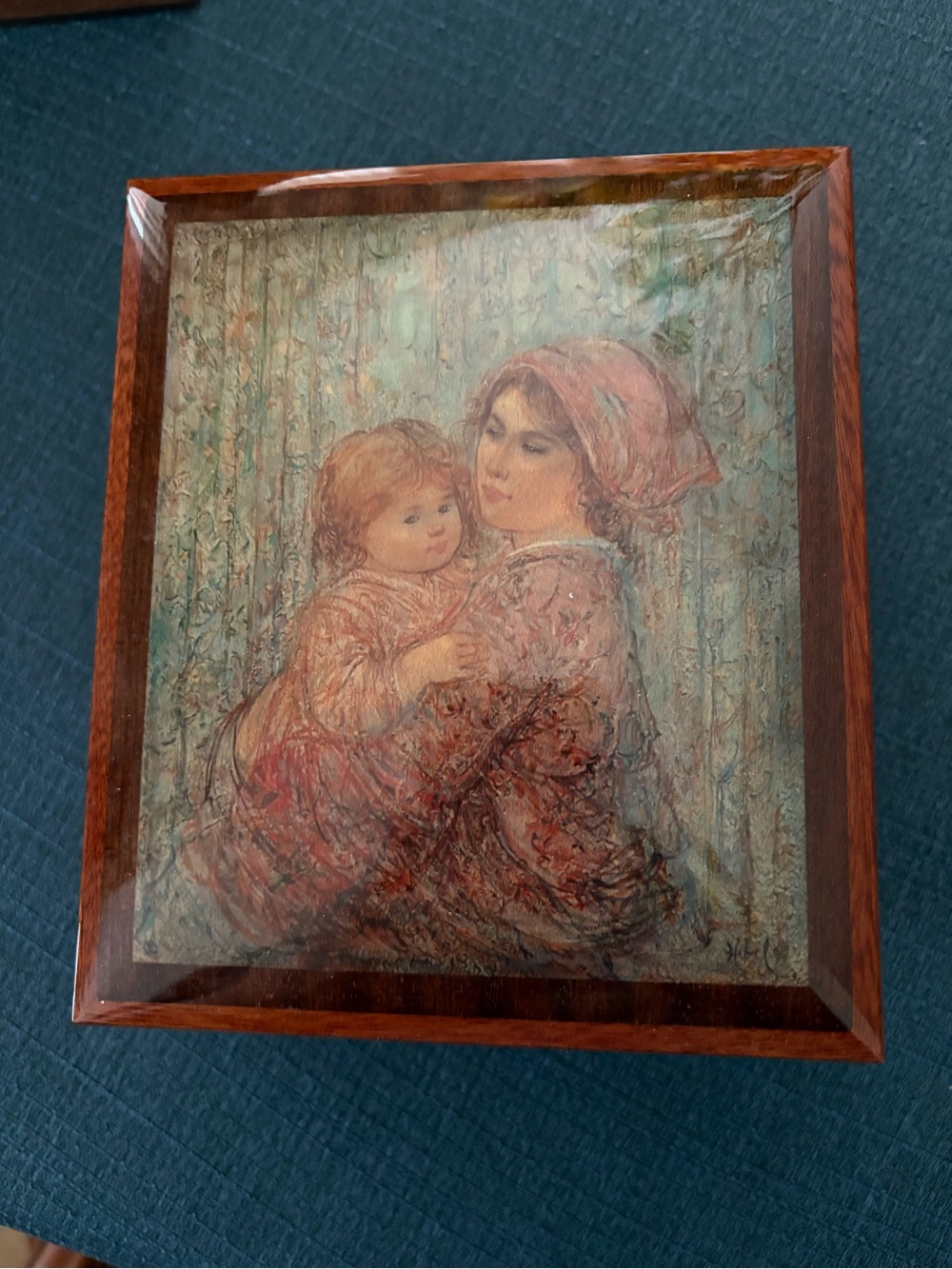 Wooden musical jewellery box with mother & child